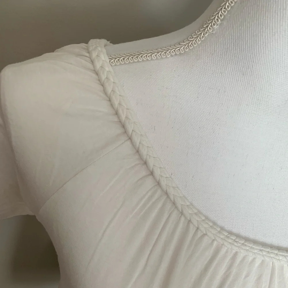 Cold‎ shoulder top - Picture 2 of 3
